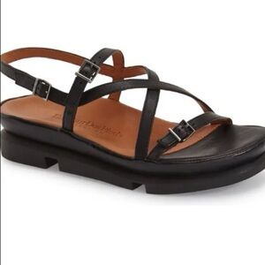 L’Amour Des Pieds Black Strappy sandals size 7